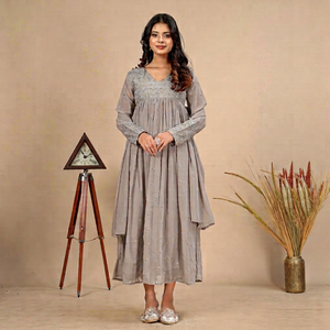 Robe midi kurta traditionnelle ethnique en coton gris infroissable pour femme, brodée, coupe ample, idéale pour toutes les saisons et occasions décontractées - Product Image 1