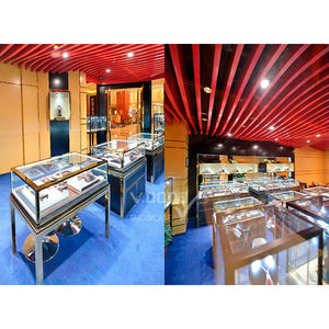 Solution complète pour magasin de bijoux de luxe : vitrine en verre or et noir avec éclairage LED - Product Image 5