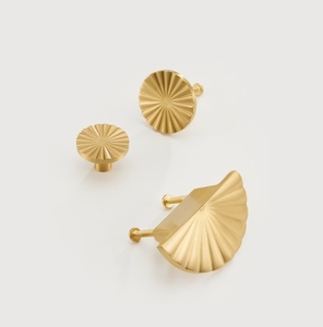 Qiansi Brass Sunflower Half Semi Furniture Pull <strong>Knobs</strong> for Bedroom Outdoor Exterior for Cabinets Kitchen Cupboards Cupboard <strong>Doors</strong> - Product Image 3