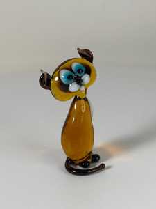 Figurine de chat en verre soufflé artisanal avec des yeux bleus, ornement animal jaune - Product Image 6