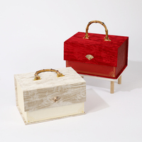 Coffret Cadeau Rigide de Luxe pour Parfums, Cosmétiques, Bougies, Portefeuilles – Emballage Premium Réutilisable avec Poignée en Bois, Cuir, Velours et Boucle Métallique