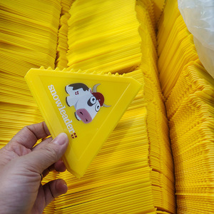 Avis Ice Scraper Triangular Plastic Car Snow Removal Tool With Handle - Product Image 3