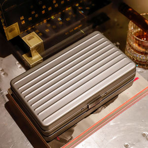 Humidor de voyage en aluminium de luxe personnalisé Guevara, en bois de cèdre, pour 8 cigares, étui à cigares anti-humidité, accessoires pour cigares, coffret cadeau de luxe - Product Image 3