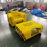 Fauteuil gonflable confortable personnalisé avec table basse intégrée pour divers événements intérieurs et extérieurs