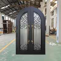 Porte en acier de style européen à double battant avec arche, portail de maison exquis en fer forgé