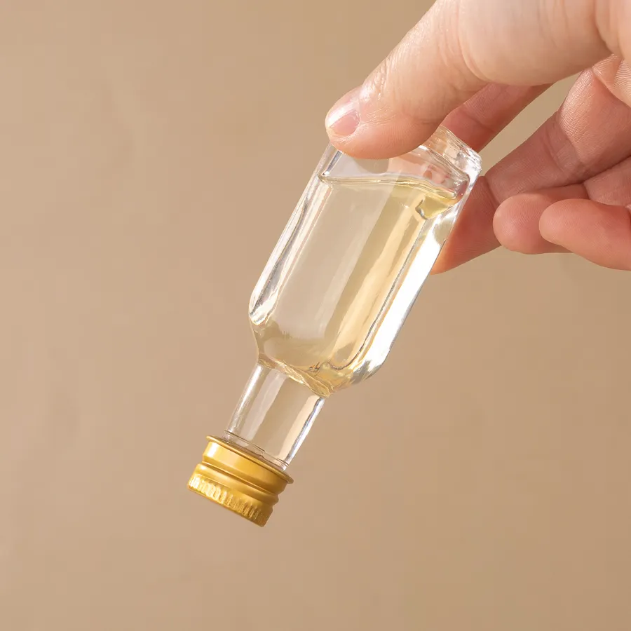एल्यूमिनियम स्क्रू कैप के साथ मिनी 20 मिलीलीटर खाली ग्लास जैतून का तेल की बोतल