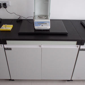 Table de balance industrielle anti-vibrations en granit stable avec plateau en marbre, utilisée en laboratoire de physique - Product Image 4