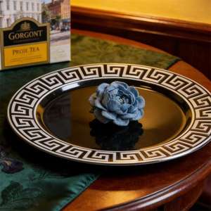 Plato Decorativo de Lujo Moderno con Fondo Negro y Borde Blanco, Patrón Griego, Fabricante, Venta al Por Mayor, Personalización Disponible - Product Image 2