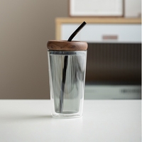 Gobelet en verre borosilicate à double paroi isolé avec paille et couvercle en bois - 500 ml, compatible lave-vaisselle et micro-ondes, cadeau haut de gamme pour la maison