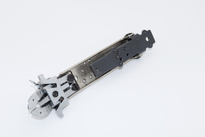 Piezas para Máquinas <span class=keywords><strong>de</strong></span> <span class=keywords><strong>Coser</strong></span> Industriales <span class=keywords><strong>Brother</strong></span>, Juego <span class=keywords><strong>de</strong></span> Fijación Plana SA9287001/153830100, Incluye Agujas BE-438D BE-438F - Product Image 2