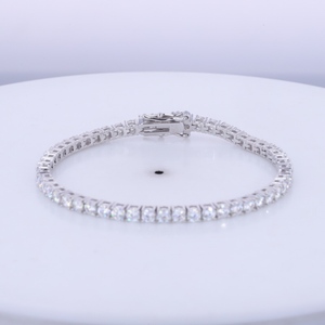 สร้อยข้อมือเทนนิส Starsgem เงินแท้ 925 ประดับเพชรโมอิสซาไนต์ทรงกลมเจียระไนแบบบริลเลียนท์ ตัวเรือนแบบหนามเตย ขนาด 3 มม. ทรงกลม เครื่องประดับแต่งงานสุดคลาสสิกสำหรับผู้หญิง - Product Image 3