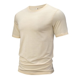 เสื้อยืดคอเต่าแขนสั้นผู้ชาย โพลีเอสเตอร์ 100% ผลิตตามสั่งจากโรงงาน ปักลาย แห้งเร็ว สำหรับการค้าต่างประเทศ - Product Image 4