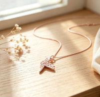 Collier Colibris Creux en Acier Inoxydable, Pendentif Oiseau Filigrané, Bijou Délicat pour Femme, Cadeau pour Dames, Usage Quotidien
