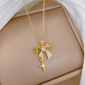 <span class=keywords><strong>สร้อย</strong></span>คอจี้ใบเมเปิลส<span class=keywords><strong>แตน</strong></span><span class=keywords><strong>เล</strong></span><span class=keywords><strong>ส</strong></span><span class=keywords><strong>ส</strong></span>ตีล แฟชั่นเกาหลี ดีไซน์เรียบง่าย <span class=keywords><strong>ส</strong></span>ำหรับผู้หญิง เครื่องประดับคุณภาพ - Product Image 4