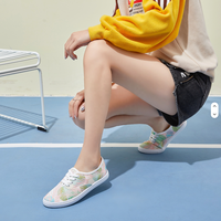 Chaussures de mode en toile légères très vendues avec logo personnalisé, chaussures de sport/chaussures en toile blanches en gros en Chine.