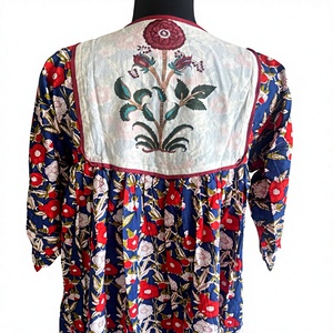 Vestido Midi Boho Estilo Anarkali con Estampado Floral y Bordado en el Pecho, Corte en A, Ajuste Relajado, Color Azul Marino, Estampado Étnico, Algodón - Product Image 3