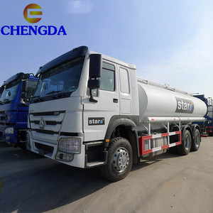 Sinotruk Howo 8x4 30 mètres cubes réservoir de stockage <span class=keywords><strong>d</strong></span>'eau de carburant camion 30-40 tonnes capacité de chargement pétrolier à vendre - Product Image 1