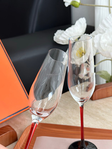 Classic Wine Glass Goblet Transparent Glassware in <b>Red</b> and Black for Wedding Parties - Product Image 3