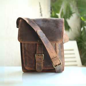 Leather Heritage High Quality Messenger Travel Bag with Adjustable Strap Unisex - Product Image 5