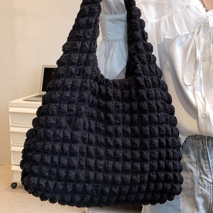 Bolso de mano de diseño fruncido minimalista, personalizado, a la moda, con arrugas - Product Image 1