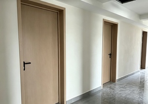 Moderne Holztür für Hotelzimmer, Stahlfaser-Holztür für Apartments, Innentür mit Holzoberfläche für Häuser - Product Image 1