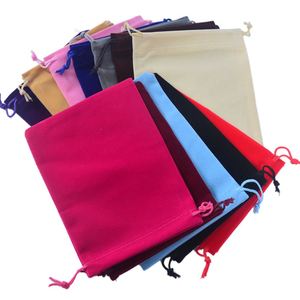 ถุงของขวัญกำมะหยี่แบบใช้แล้วทิ้งพร้อมเชือกผูก ขนาด 12x15, 13x18 ซม. ขายส่ง ใช้ซ้ำได้ เป็นมิตรกับสิ่งแวดล้อม สีและโลโก้ปรับแต่งได้ สำหรับคริสต์มาส งานแต่งงาน - Product Image 5