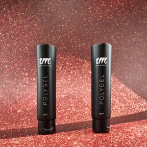 Envase de plástico negro mate para cosméticos de lujo, tubo para PolyGel con extremo abierto y tapa abatible negra mate. - Product Image 2