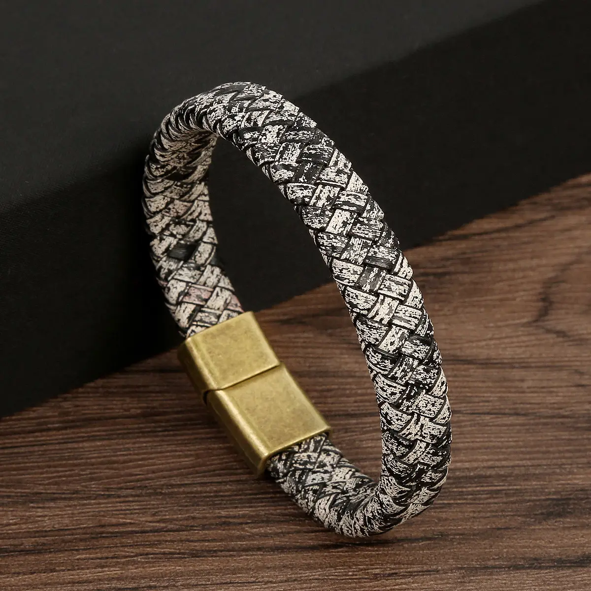 MCA028 Bracelet pour homme rétro en cuir de vachette tissé à la main avec fermoir magnétique en bronze Fabricant de bijoux de mode Vente en gros