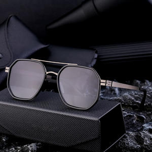 Gafas de Sol Cuadradas Personalizadas para Hombre, Lentes Polarizadas UV400 Antideslumbrantes, Montura Negra, Estilo Instagram, para Conducir al Aire Libre - Product Image 3