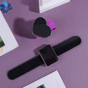 สายรัดข้อมือซิลิโคนแม่เหล็กทรงสี่เหลี่ยมหัวใจหลากสี อุปกรณ์เสริมสำหรับร้านเสริมสวย รุ่น JSL02 - Product Image 3