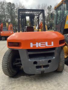 Chariot élévateur diesel Heli 10T d'occasion de haute qualité, moteur ISUZU, 4x4, mât 2/3 étages, excellent état, pompe de boîte de vitesses, vente chaude - Product Image 4