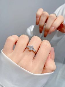 Anillo Xinfly Clásico con Tres Diamantes Cultivados en Laboratorio, Estilo T-Square, Platino, para Boda, Compromiso, Aniversario, Regalo para Fiesta - Product Image 3