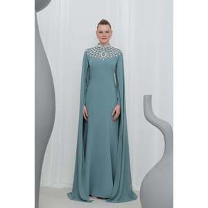 Vestido de Noche Largo con Pedrería Verde para Mujer, Marca Puane, Ideal para Eventos Formales y Ocasiones Especiales - Product Image 3
