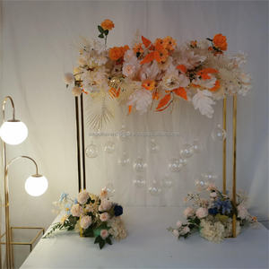 Elegante Soporte de Metal Dorado Personalizado para Flores Colgantes, Centro de Mesa para Decoración de Bodas - Product Image 1