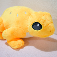 Peluches personnalisées conformes aux normes de sécurité des jouets américaines, peluche courte en minky de qualité supérieure, grenouille amusante en peluche