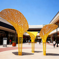 Sculptures peintes personnalisables de style abstrait moderne pour la décoration de rues commerciales, série de feuilles creuses en acier inoxydable
