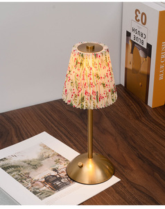 Tùy Chỉnh Retro Bảng Đèn Phòng Ngủ Cao Cấp Ánh Sáng Ban Đêm 3 Màu Sắc Pleated Thiết Kế Cho Bầu Không Khí Trang Trí Có Thể Sạc Lại Bảng Đèn - Product Image 5