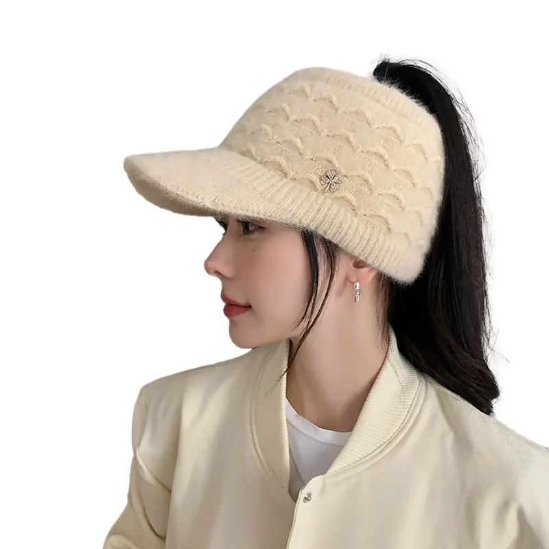 หมวกไหมพรมสำหรับผู้หญิงหมวกแก๊ปผ้าวูลปักเลื่อมที่ปิดหูหมวกบีนนี่สำหรับฤดูใบไม้ร่วงและฤดูหนาว2024