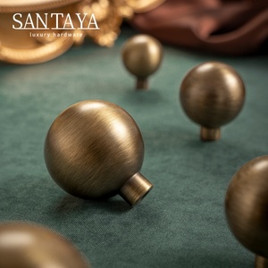 Maniglie Rotonde <span class=keywords><strong>per</strong></span> <span class=keywords><strong>Mobili</strong></span> Santaya in Ottone Anticato, <span class=keywords><strong>Pomelli</strong></span> <span class=keywords><strong>per</strong></span> Cassetti in Bronzo Massiccio, Manopole Retrò in Ottone <span class=keywords><strong>per</strong></span> Cucina e Arredamento - Product Image 4