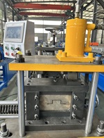 Machine de formage à froid de profilés en acier pour la production de tuiles de toiture avec contrôle PLC et composants de pompe à moteur et d'engrenage