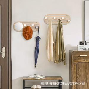 Perchero de madera para colgar en la pared, ideal para organizar ropa, bolsos, sombreros y llaves en la entrada. - Product Image 1