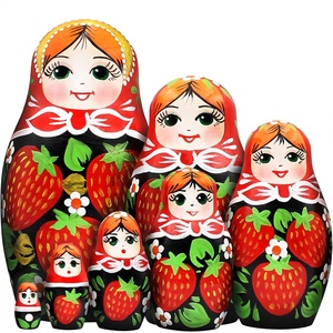 Ensemble de 7 poupées gigognes russes avec foulard rouge et robe à motif fraise, poupées gigognes Matryoshka faites à la main et peintes à la main - Product Image 1