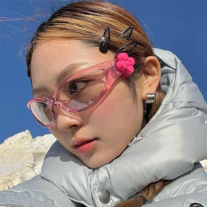 GT8217 Pink Ciclismo Gafas de sol Mujeres Trendy Candy Colored Y2K Heart-Shaped Flower Pink Gafas de Sol para fotografía callejera - Product Image 4