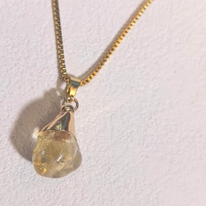 Collier Pendentif Cœur en Cristal Doré Étanche et Inaltérable, Plaqué Cuivre avec Incrustation de Citrine, Bijoux Printaniers Bohèmes pour Femmes et Enfants - Product Image 2
