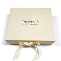 Boîte cadeau rigide personnalisée crème et ivoire avec un ruban pour l'emballage de plats à emporter