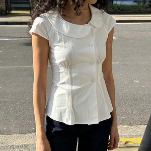 Chemisier plissé à col Peter Pan pour femme, taille ajustée, devant asymétrique, couleur unie, haut à manches courtes, décontracté, doux et polyvalent - Product Image 3