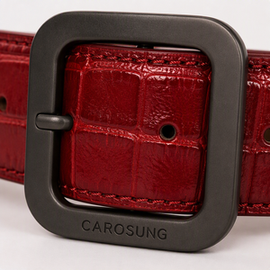Cinturón de Cuero Genuino Personalizado Carosung para Hombre y Mujer, Color <span class=keywords><strong>Rojo</strong></span> Rubí con Grabado de Cocodrilo y Hebilla de Metal - Product Image 2