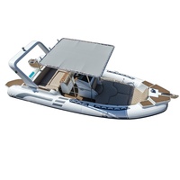Bateau pneumatique de pêche RIB 6,8 m avec coque en fibre de verre, T-Top rigide et moteur hors-bord