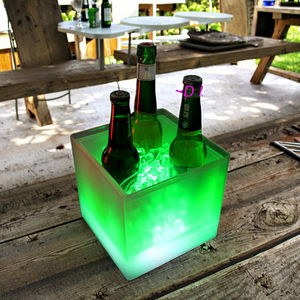 Accepter personnaliser l'impression de logo 3.5-<span class=keywords><strong>4L</strong></span> carré en plastique Seaux à glace éclairés par LED City Weekends Camping Beer Container No Battery - Product Image 1