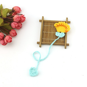 Fleur en crochet faite à la main, colorée, en forme de queue de poisson - Porte-livre, breloque pour sac et attache-rideau multi-usages, style bohème - Product Image 6